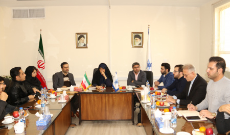 نشست صمیمانه خانم دکتر داداندیش رئیس دانشگاه آزاد اسلامی واحد تهران غرب با دانشجویان فعال فرهنگی برگزار شد.