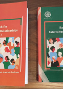 کتاب دو جلدی با عنوان انگلیسی برای روابط میان فرهنگی